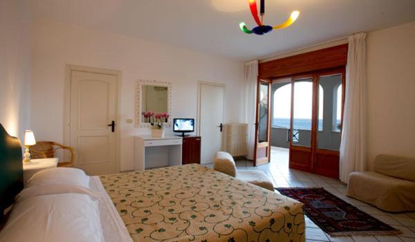 Hotel Il Vascello Marina Serra Bagian luar foto