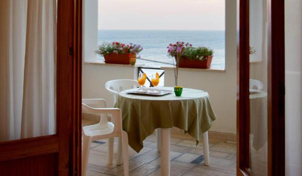 Hotel Il Vascello Marina Serra Bagian luar foto